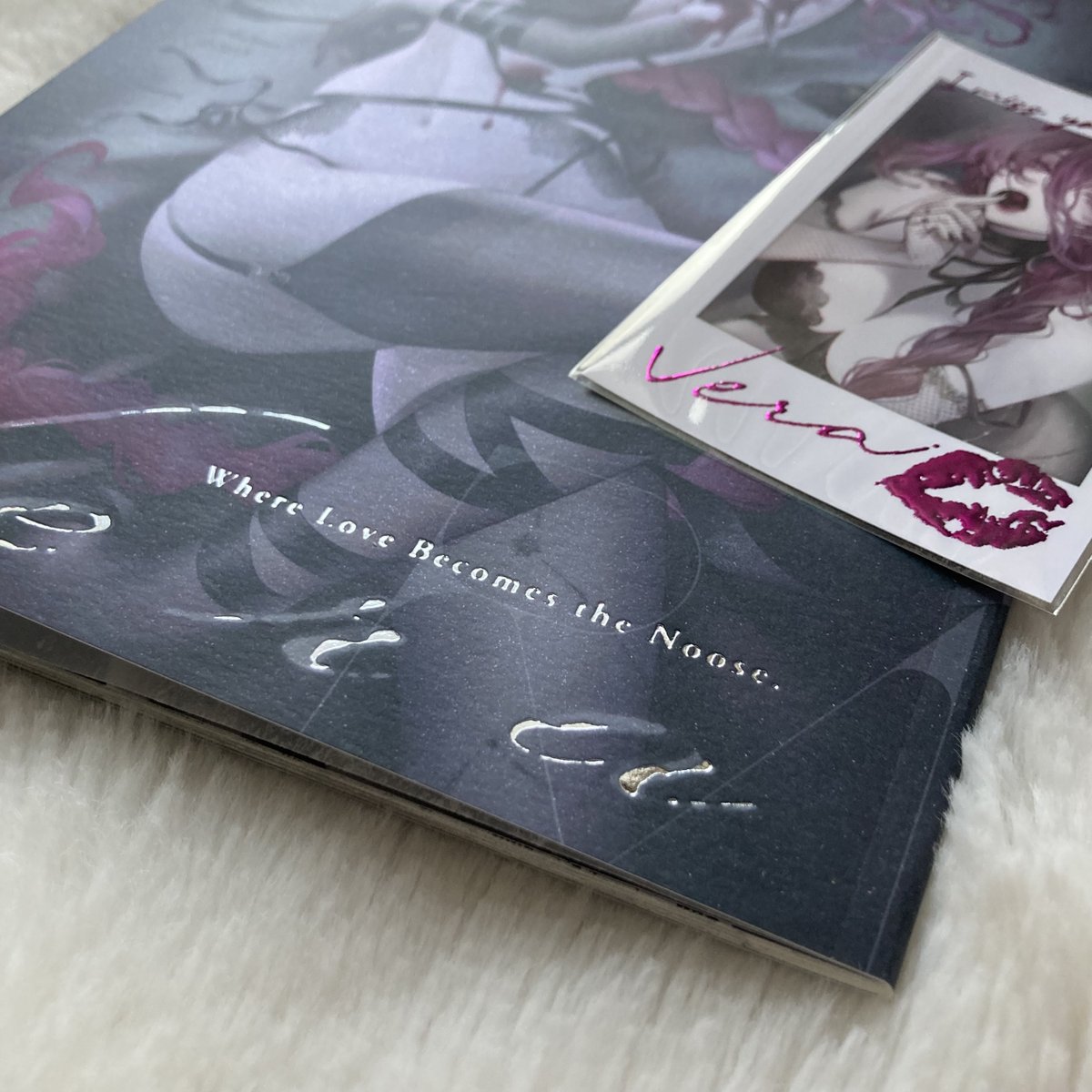 comurann's tweet photo. COMITIA155で発行した創作漫画 『Vera』の通販ページを公開しました。 よろしくお願いします🥀
Vera -Where Love Becomes the Noose.- | comura https://t.co/GbUXuhGR9S #booth_pm #コミティア155 #COMITIA155 https://t.co/ts7LmDGBtp