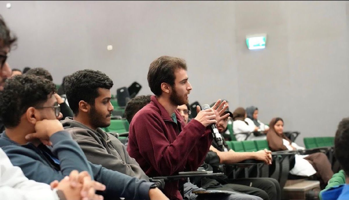 كلية الطب - جدة tweet media