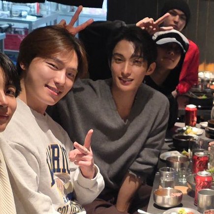 kyeomties's tweet photo. if so boyfriend shaped why not my boyfriend https://t.co/ziuJeo3TPO