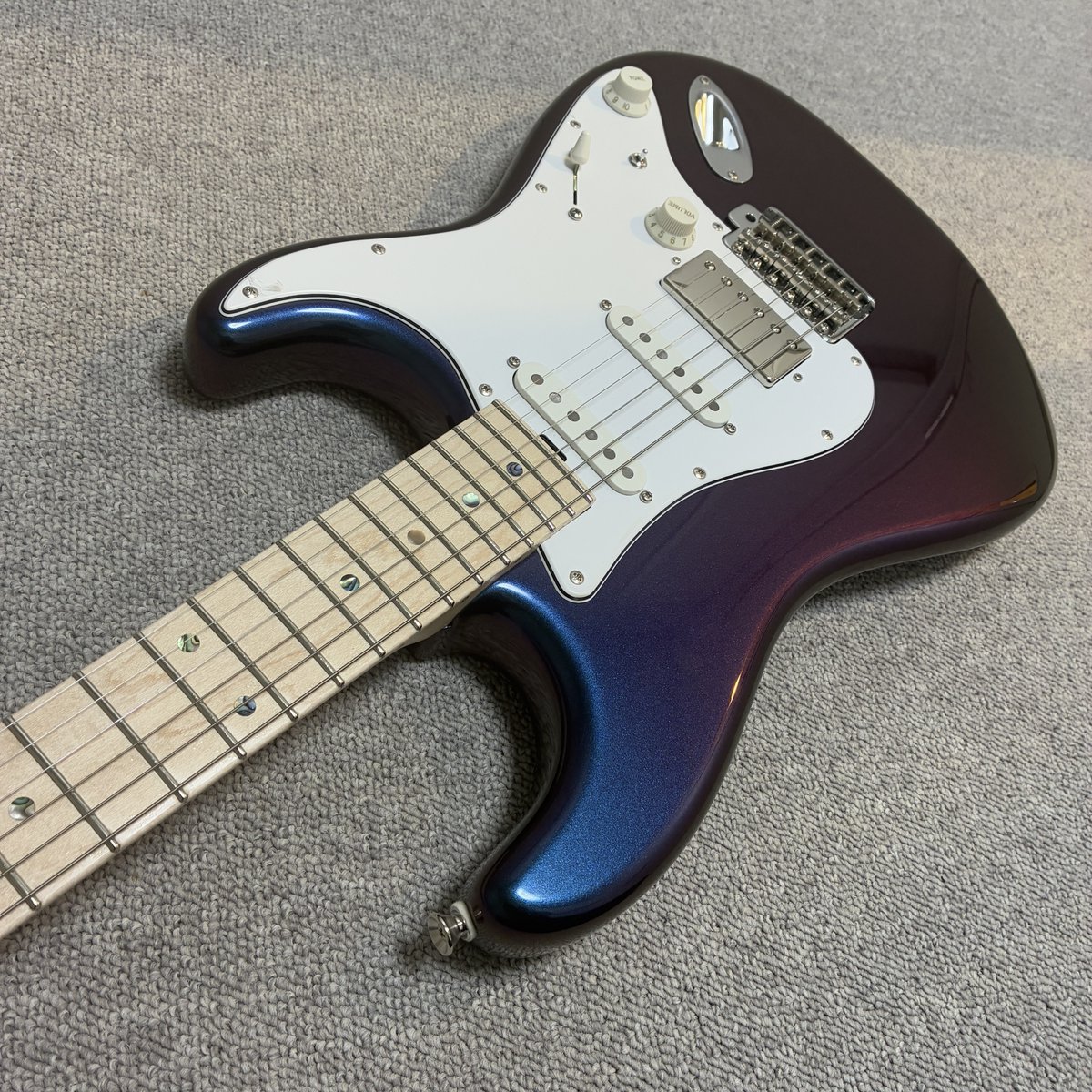Red house Guitars General S/SSH　Majora Metallic 【名古屋茶屋店オーダーモデル】
メイプルトップ/バスウッドバックのボディをマジョーラメタリックで仕上げた特別モデル！ギター担当おすすめの一本です！
オンラインストア
store.shimamura.co.jp/ec/pro/disp/1/…