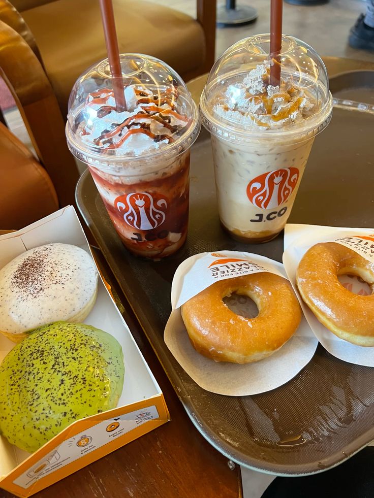 saveynaaa's tweet image. kalian lebih suka yang mana
jco or roti o?