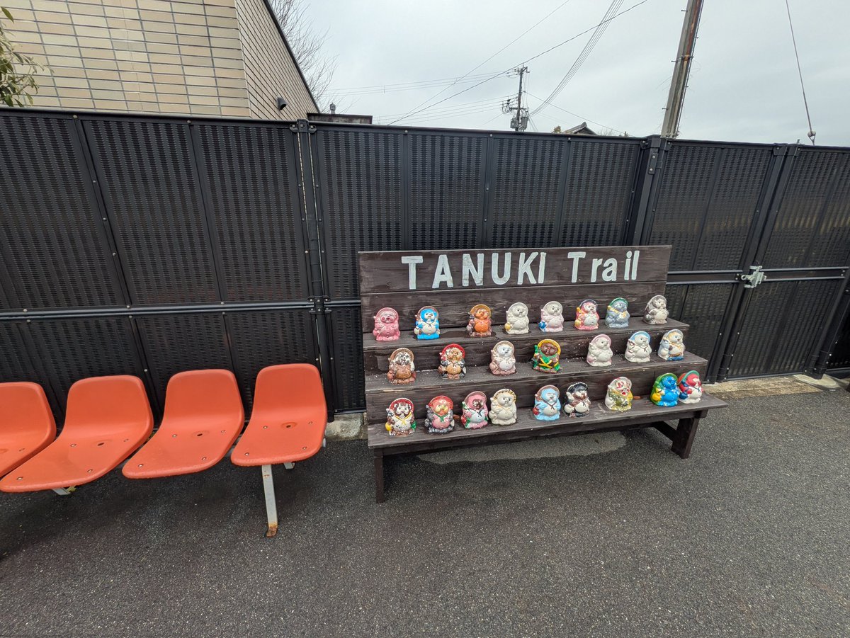 何年かぶりの
信楽高原鉄道
信楽駅です
祭日にも関わらず
閑散としていて
寂しいかな