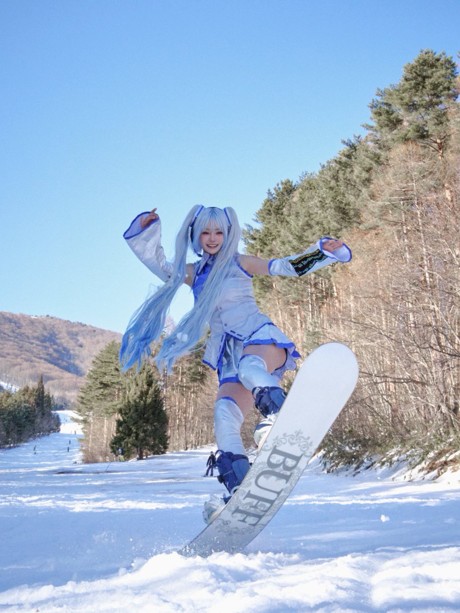 ねぇ見て〜〜〜😭😭😭😭😭

雪ミクでスノボ行ってきた😭😭😭
奇跡の一枚撮れた😭😭😭
ここまで上手くなるのに時間かかった😭😭😭
撮影者も凄い😭😭😭