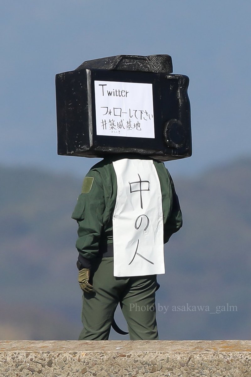 個人的に面白自衛隊広報と言えば、平日とある事情で外周に集ったマニアたちの前に突然現れた「中の人」が不動の1位ですけども