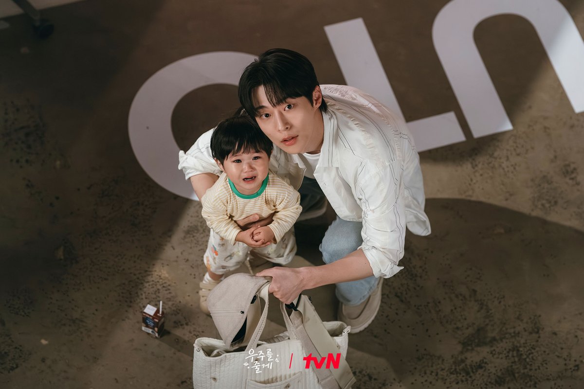 카메라 뒤에서도 잘 노는 삼촌과 우주💗
📸티벤 하드 탈탈 털어온
태형X우주 비하인드 스틸😘

[수목] 밤 10:40ㅣtvN
#즐거움엔20tvN #우주를줄게 #OurUniverse