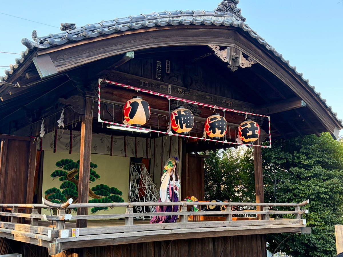 仕事や用事の後、滝野川八幡神社のお祭りへ⛩️
鬼滅の刃、胡蝶しのぶの聖地✨
コスプレ🆗なのでレイヤーさんもいらっしゃいました😆
とても素敵な切り絵御朱印を頂きました💗
巫女さんの舞も👀✨️