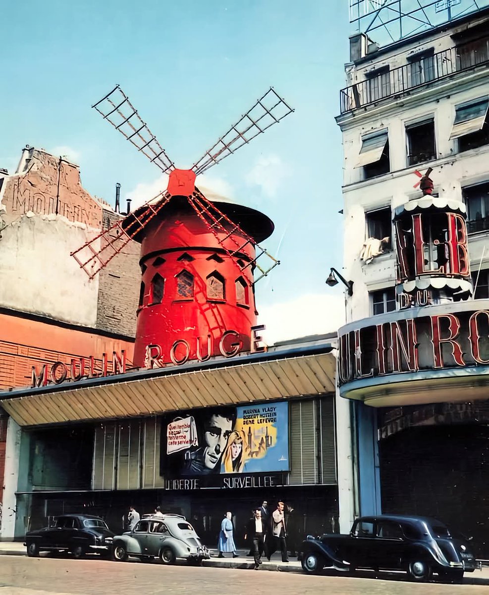 Le Moulin Rouge, boulevard de Clichy. 
1958. Paris 18e