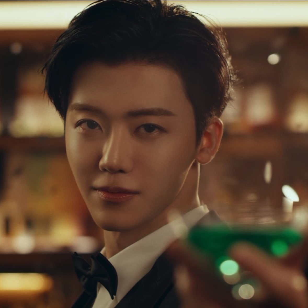 บาร์เทนเดอร์ร้านนี้หล่อมาก ขอสมัครเปน
ลูกค้าประจำได้มั้ยคะ😣🍷