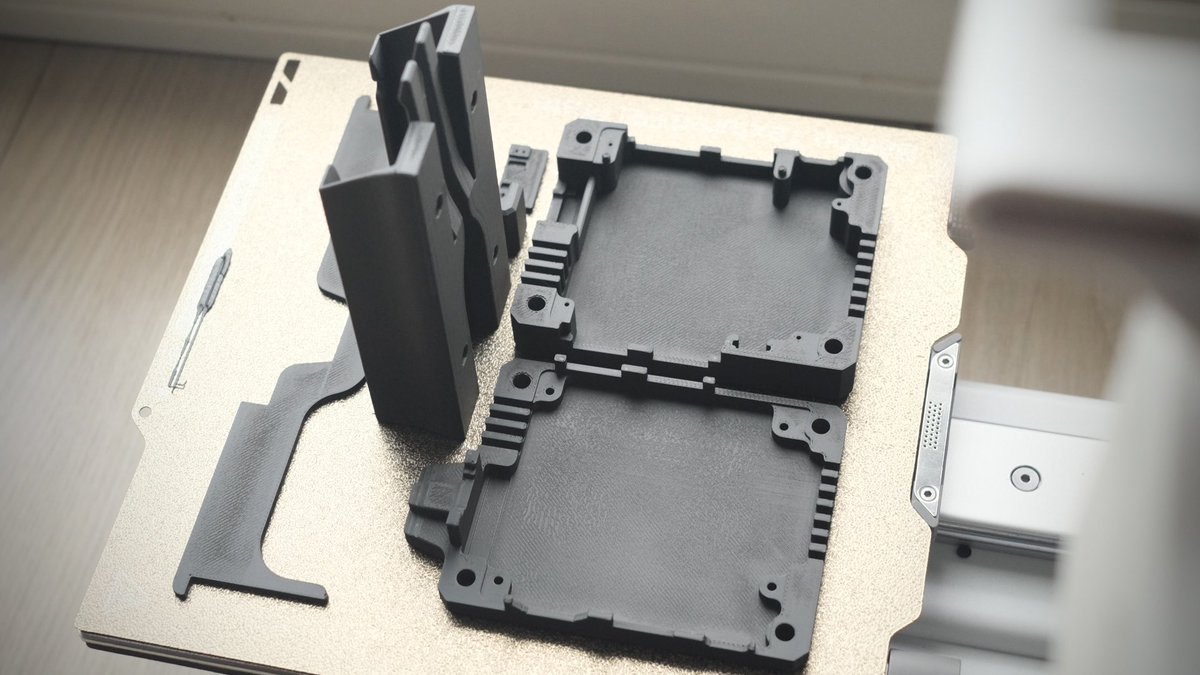 nczat's tweet image. 有言実行

3連休はNintendo Switch Dockを魔改造しデスク天板裏にインストール、モニタ裏のKVMスイッチ再導入でモニタ裏配線ぐるぐるが復活しました

せっかく環境整ったのに明日から週末まで出張なので詳細と撮影は週末以降に...

--
工程: