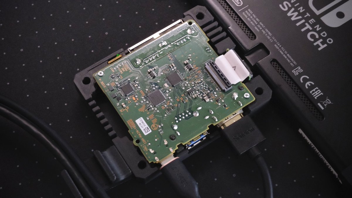 nczat's tweet image. 有言実行

3連休はNintendo Switch Dockを魔改造しデスク天板裏にインストール、モニタ裏のKVMスイッチ再導入でモニタ裏配線ぐるぐるが復活しました

せっかく環境整ったのに明日から週末まで出張なので詳細と撮影は週末以降に...

--
工程: