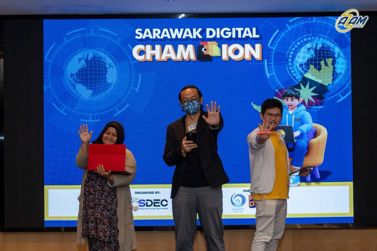 AZAMSarawak's tweet image. What started this morning as a room full of strangers has quickly transformed into a space filled with energy, confidence, and genuine connection.👊🌟

#SarawakDigitalChampion #AZAMSarawak #MovementForProgress #DigitalLeadership #YouthInAction