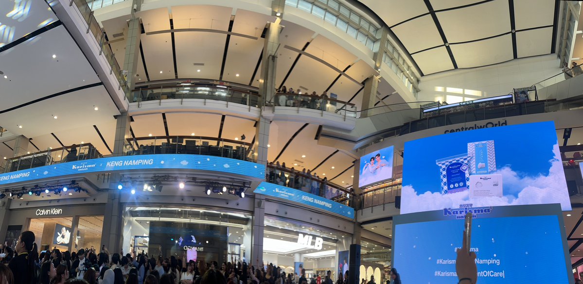 พี่เติ้ลมาเดินที่ช็อป CK ข้าง ๆ งานเก่งน้ำปิง คือ 555555555555555555