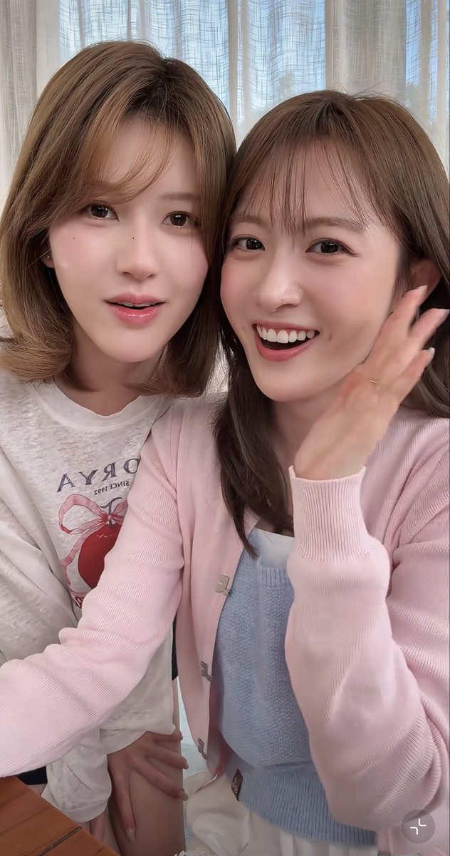 LiseNgo's tweet photo. Both are beautiful.
#ZhaoLusi #RosyZhao #赵露
#WangYaJia #王雅佳 #IrisWang https://t.co/UKBFU5IknM