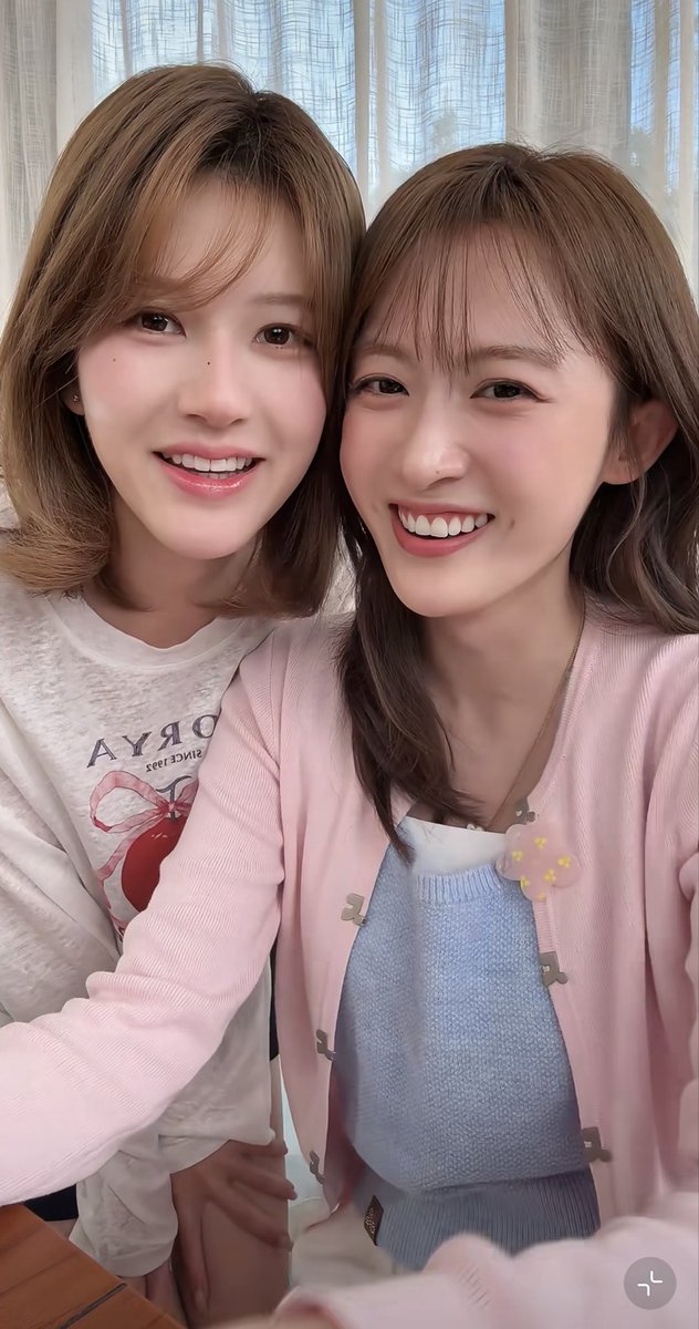LiseNgo's tweet photo. Both are beautiful.
#ZhaoLusi #RosyZhao #赵露
#WangYaJia #王雅佳 #IrisWang https://t.co/UKBFU5IknM