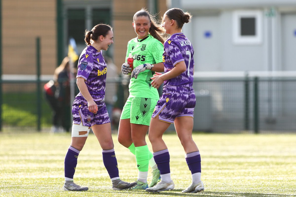 Lucy Farrell tweet media