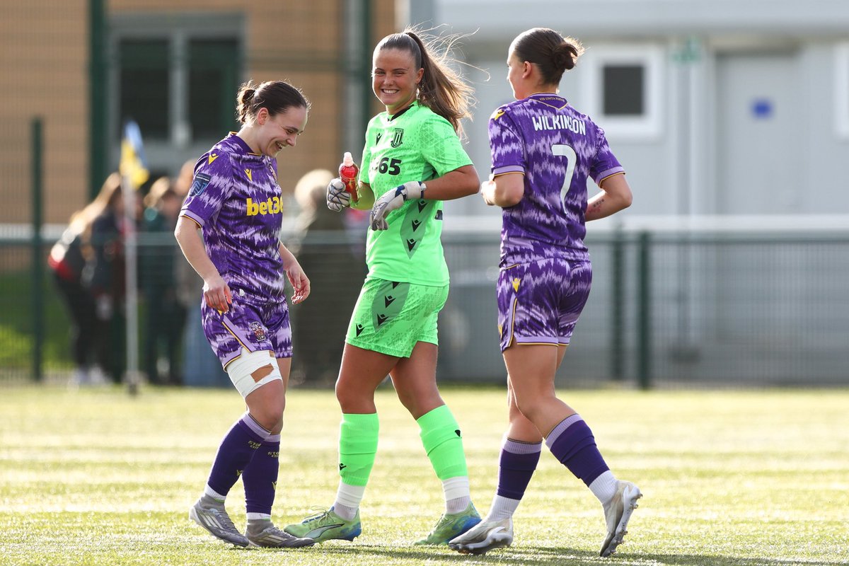 Lucy Farrell tweet media