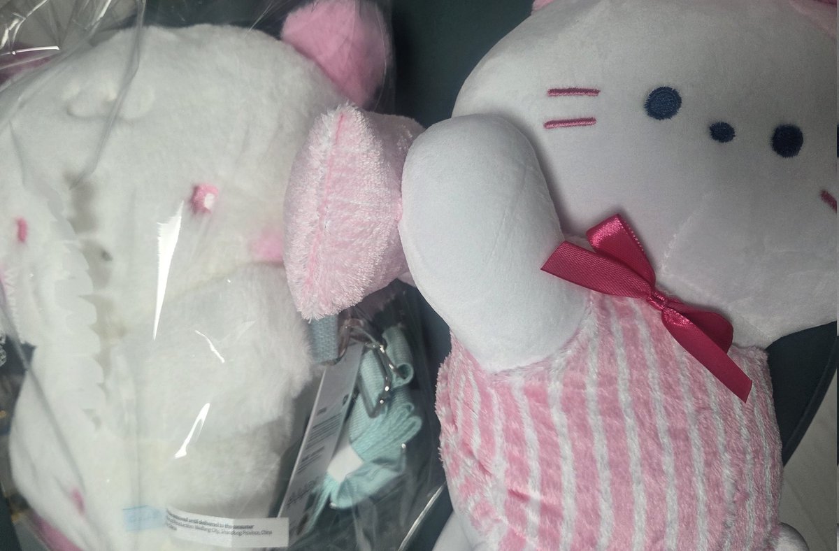 미므 코 자요😴😘
아가 난 손재주가없어서 
다이쏘 칭구 데려와서 옷 벗겼다 
덕분에 베개도 생겨따 ㅋㅋㅋ💓