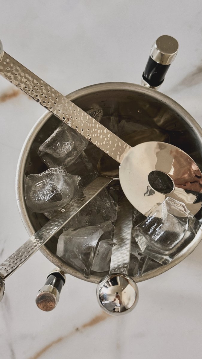 airedelsurstore's tweet image. USHUAIA
Ice Spoons

One of a kind. Handcrafted in Argentina.

Individually hand-hammered and mirror polished, each USHUAIA spoon carries the subtle variations that define true craftsmanship.

#airedelsurstore #airedelsur