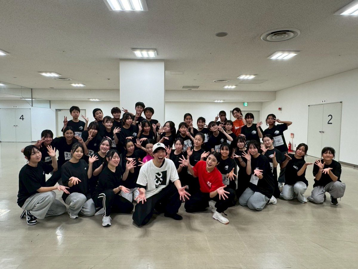 inamiyu1019's tweet photo. ダンスチーム凛新曲練習開始✴️
今回でカイさんの振り付け4作品目✨️
新しい1歩でもある年
カイさんならではの振り付け
去年を更に上回る難易度高い振り付けに
メンバードッキドキですが
楽しみです🥹💖 @DanceTeamRIN @kaidance1981 
#ダンスチーム凛 #カイシヨシダ #メンバー募集中 https://t.co/MLcADIVUhM