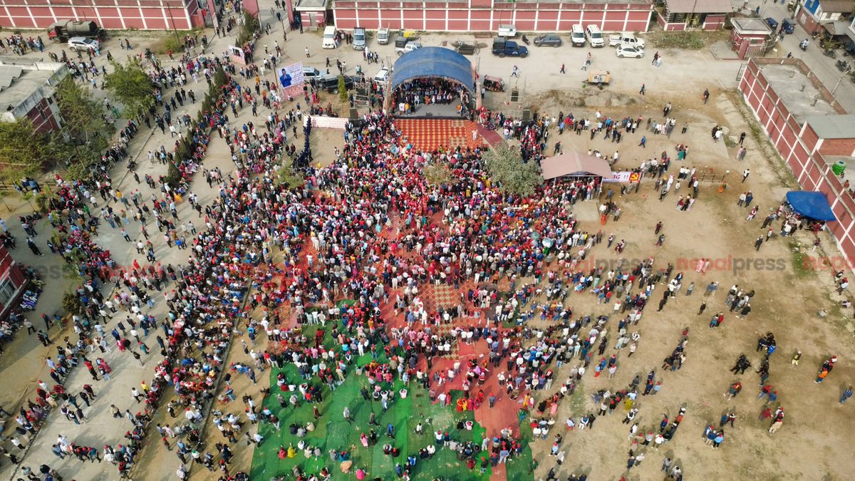 This is the view of UML's rally in Damak. Seriously, it can't be this bad for UML right?? Forget about ordinary Nepalis, UML must have more party workers than this in Damak. Just signifies lack of enthusiasm, like how many times can you listen to the same speeches over and over