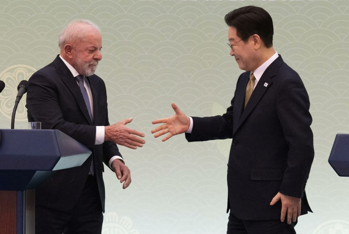 🇰🇷 #CoreaDelSur 🤝 #Brasil 🇧🇷 celebran un “nuevo salto” en su relación tras la visita de Lula a Seúl.

👁️ Acordaron elevar la relación entre sus países al nivel de “asociación estratégica” y fortalecer los intercambios en ámbitos como comercio, contenidos culturales y aviación.