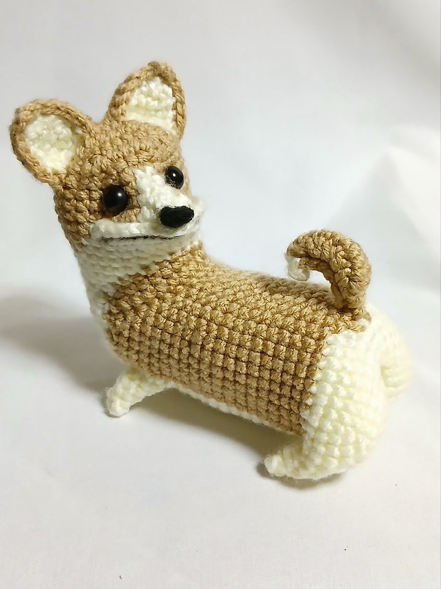 コーギーのあみぐるみ… こんな感じに直してみたけど… 今度は首が