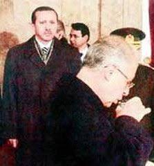 Evet Gülben Ergen, Senin zihniyetindi o, oruç tutmadığını göstermek için Anıtkabir'de törende su içerlerdi.

Biz duyurmak için ramazanda oruc'a Davul çalarak başlarız,  günlüğüne yazıp aglayabilirsin..😎