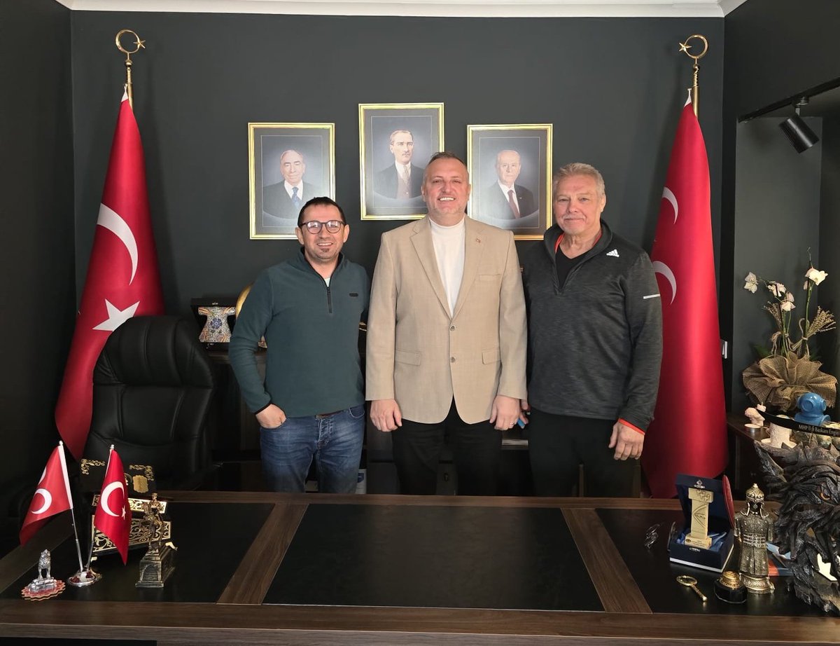 Milliyetçi Hareket Partisi Bodrum İlçe Başkanımız Sn. Engin Galipoğlu'na hayırlı olsun ziyaretinde bulunan Sn. Dr. Fatih Turan ve Sn. Dr. James Prescott'a nazik ziyaretlerinden dolayı teşekkür ediyoruz.

#BirlikteGüçlüyüz..🇹🇷