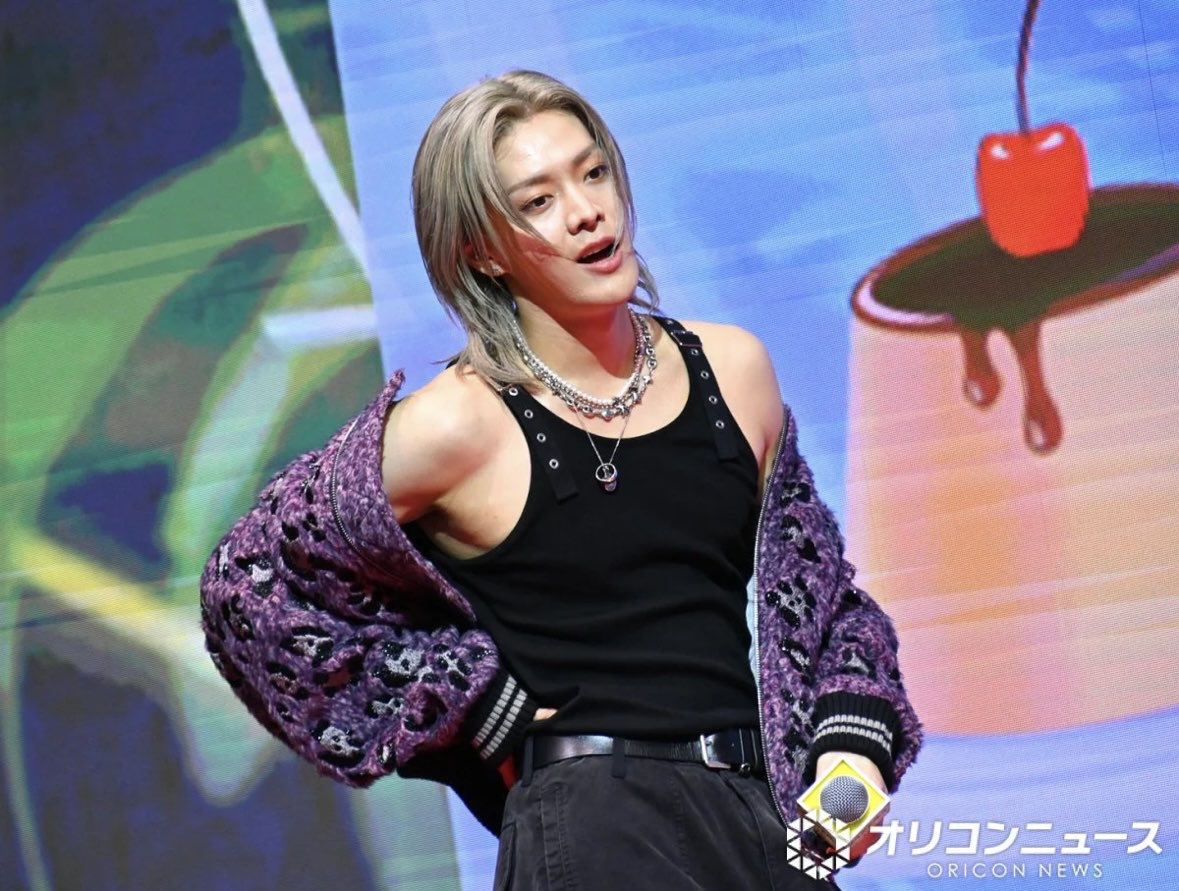 他の出演者の方は皆んなジャケットしっかり着てるのに、悠太くんだけ