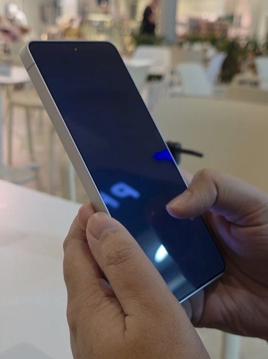 46khrisx1's tweet photo. Galaxy S26 Ultra Privacy Display: standard vs. maximum protection
Believe it or not, this a great feature to have in a phone. https://t.co/YBYX8ihnPT