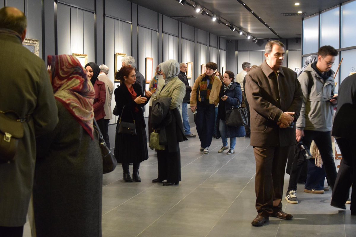 Bu hafta Eskişehir valiliği ve Kültür müdürlüğü tarafından Rahmetli hocamız Özdemir Şenova anısına gerçekleştirilen 1.Eskişehir Gelenekli Karma Sanatlar sergisinin açılışına katıldık. <a href="/ebseskshr1kadin/">EBS Eskişehir 1 Kadınlar Komisyonu</a> <a href="/ebskadin/">Eğitim-Bir-Sen Kadın Komisyonu</a> <a href="/Sdka_Aydin/">Sıdıka AYDIN</a> <a href="/neclad/">NECLA DOĞAN</a> <a href="/Sahinist4/">Bahar Şahin</a> @