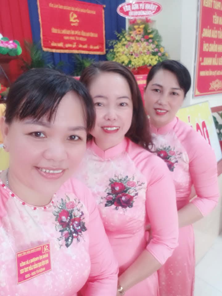 Cô Giáo Cấp 2 tweet media