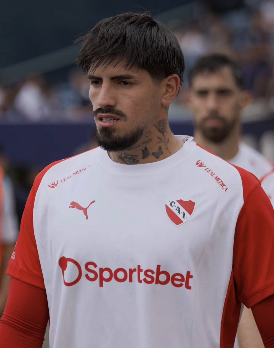 Quiero hablar de este muchacho.

Ayer tuvo un mal partido? Si.
No es el mismo del 2025? Tampoco.

Ahora, de eso a querer BAJARLE el precio o querer REGALARLO de toque al Mineiro, me parece un montón. 

Primero que nada el torneo ya comenzó y buscar jugadores en ese contexto va