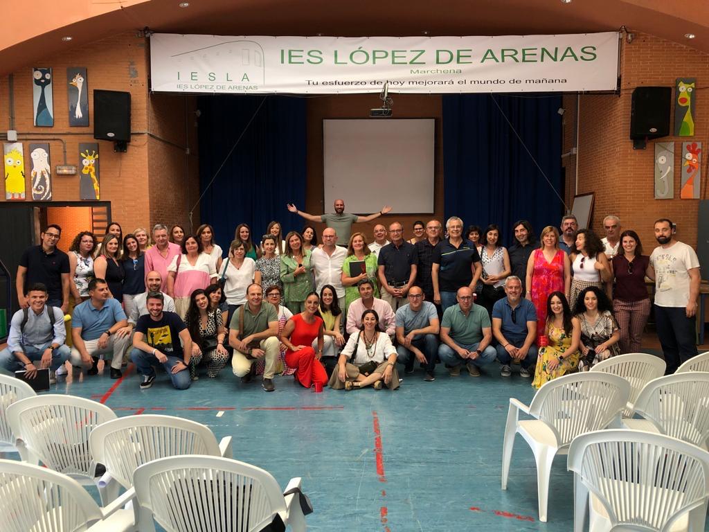 JAZG1958's tweet photo. Hoy comparto una alegría inmensa. El Ayuntamiento de Marchena me ha otorgado el Premio de Andalucía en la categoría de Educación, un reconocimiento que no sería posible sin el apoyo imprescindible de toda la comunidad educativa del IES López de Arenas. https://t.co/ymb8clYKQy