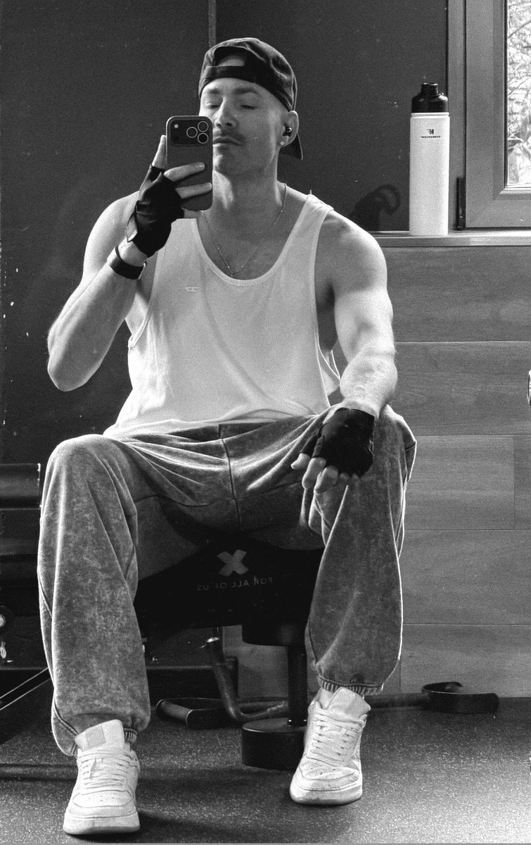 chrisValery90's tweet photo. Morgen bitch…💪🏻 https://t.co/w5lZmIhDk3