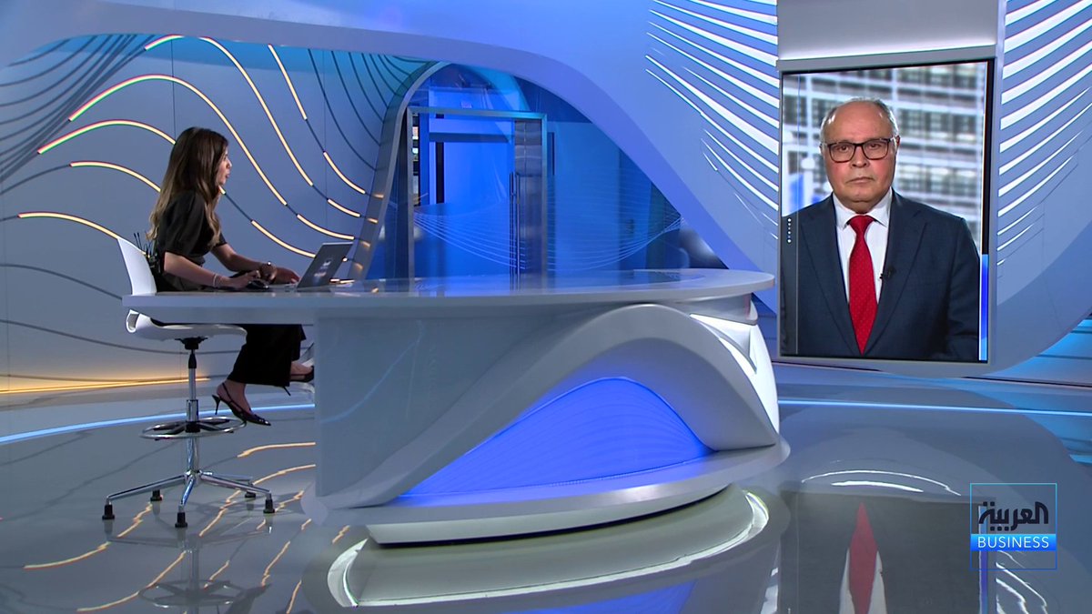 مراسل العربية نور الدين الفريضي حول الرد الأوروبي المتوقع حول قضية الرسوم الجمركية الأميركية: مفوض التجارة الأوروبي بحث مع ممثل التجارة ووزير التجارة الأميركيين الإجراءات الأميركية بعد إبطال المحكمة العليا رسوم ترمب. رئيس لجنة التجارة في البرلمان الأوروبي يرى أنه لا حاجة للمصادقة على اتفاقية التجارة مع أميركا. المفوضية الأوروبية أكدت تمسكها بخفض الرسوم إلى أدنى مستوى وماكرون قال إن أوروبا تمتلك أدوات الرد المناسب الأسواق العربية _Business 