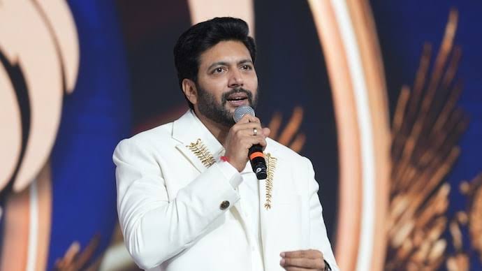 paulyverse_'s tweet photo. Actor #RaviMohan has  joined Benz.🙌🏻🔥

He is expected to play a powerful antagonist alongside #NivinPauly. https://t.co/GoTpSmzANF