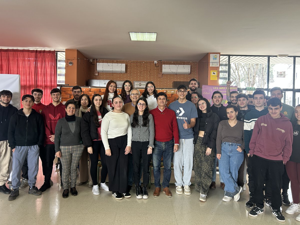 JAZG1958's tweet photo. Hoy comparto una alegría inmensa. El Ayuntamiento de Marchena me ha otorgado el Premio de Andalucía en la categoría de Educación, un reconocimiento que no sería posible sin el apoyo imprescindible de toda la comunidad educativa del IES López de Arenas. https://t.co/ymb8clYKQy