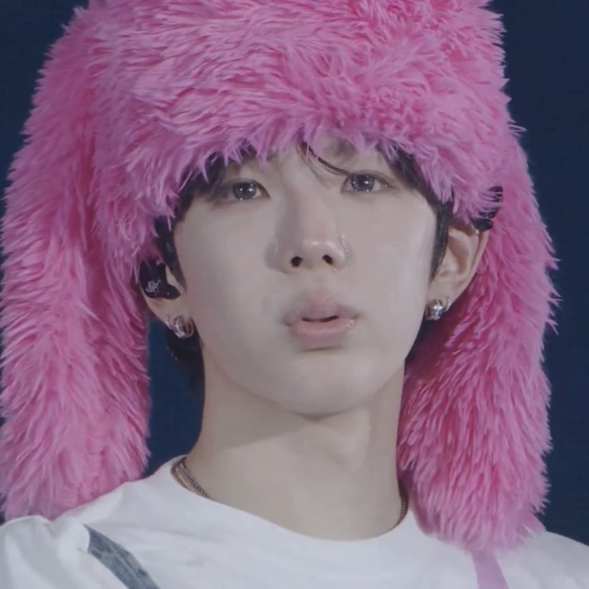 울보 토끼 
코가 모자만큼 핑크 됨 ㅜㅜㅋㅋㅋ