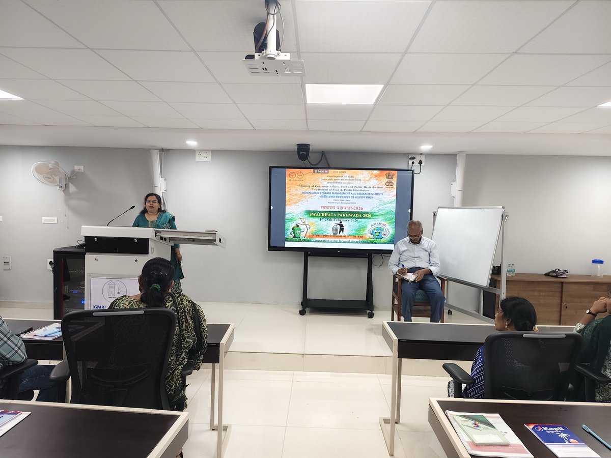 OfficerC1869's tweet photo. Day 6 of swachhata pakhwada
Speech competition among the trainees at IGMRI Hyderabad.
#swachhatapakhwada2026
@igmrihapur @fooddeptgoi https://t.co/mtXfCyv9d6