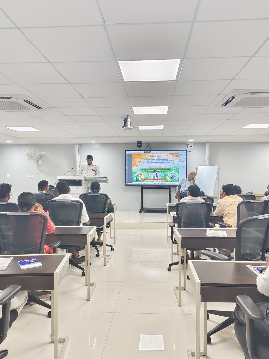 OfficerC1869's tweet photo. Day 6 of swachhata pakhwada
Speech competition among the trainees at IGMRI Hyderabad.
#swachhatapakhwada2026
@igmrihapur @fooddeptgoi https://t.co/mtXfCyv9d6
