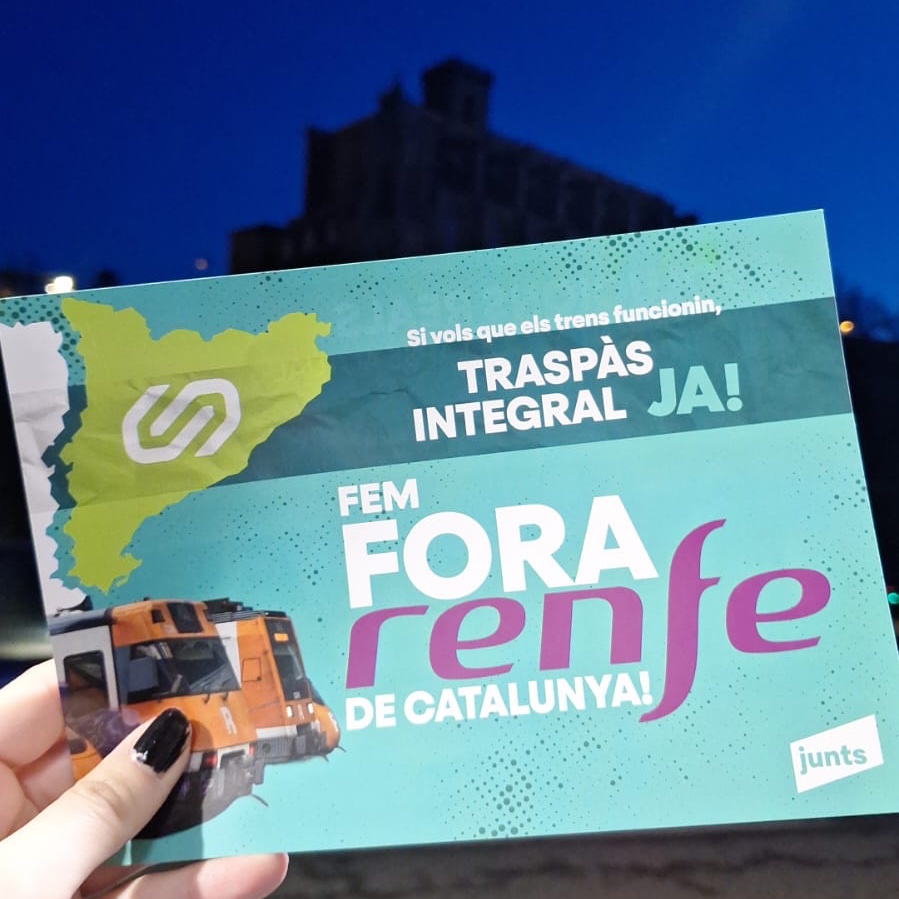 JuntsBages's tweet photo. @ramonbacardit @ematariu @eulaliasb3 @LlusaTulleudaLa @JuntsXCat @JuntsManresa Incidències constants. Retards. Infraestructura envellida. Això no és puntual. És estructural.

👉 Hem repartit 300 fulletons i hem parlat amb usuaris per explicar per què el territori no pot continuar assumint aquesta situació. https://t.co/xXpeawB8ZQ