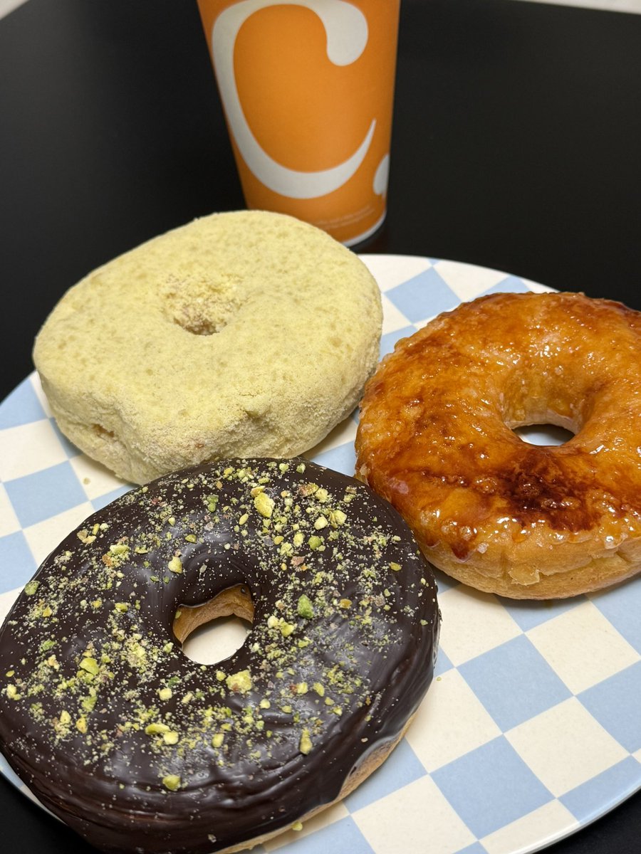 ragdoll_dubu's tweet image. 저녁 먹었으니 후식으로 도넛!