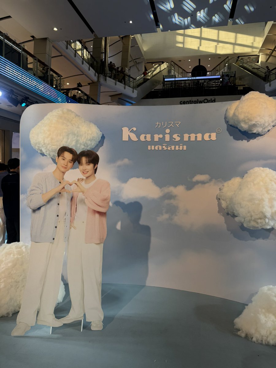 รอเจอแล้ว แค่สแตนดี้ก็น่ารักมากๆๆๆ ✨

KNP MOMENT WITH KARISMA
#KarismaxKengNamping
#KengNamping
#centralwOrld