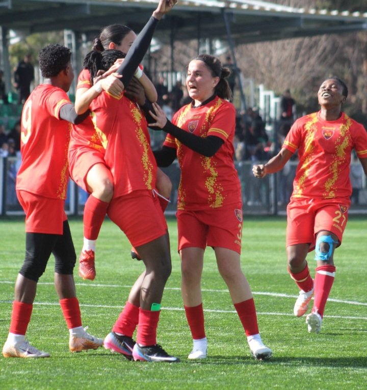 Ogundeko7's tweet photo. THE EVIDENCE OF GOD'S MERCY... 
             From 
    Kadinlar1.lig 🇹🇷 
             to the 
       SUPER LIG 🇹🇷 

15G/A (6 goals 9 assists) in 11 games  
💪🏾⚽🔥

KAYSERI KADIN FUTBOL KULUBU, WHAT A TEAM!!!!! @kysrkadinfutbol
Goooooooooo KAYSERI 😍❤️💛🤍 https://t.co/mmjTK3TEda