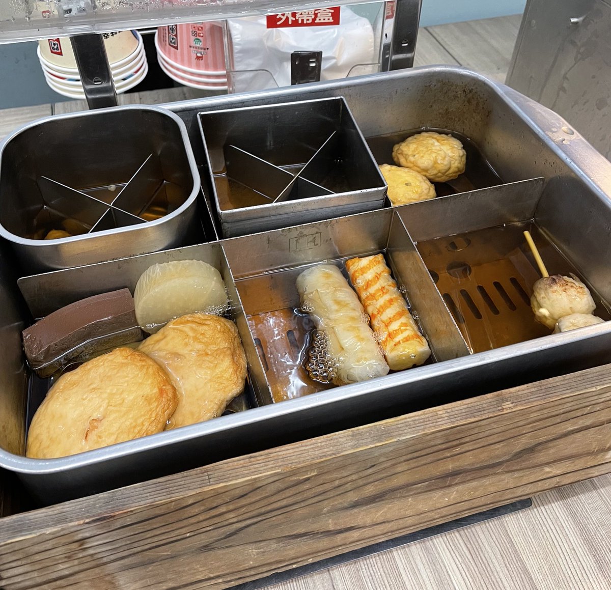 โอเด้งไต้หวันซักหน่อยมั้ยคะ อิ โอเด้งของร้านเซเว่นของน้อยกว่าที่family martเยอะเลย ชอบแค่หัวไชเท้าชิ้นใหญ่~~ 🤤 #ElveneYummy