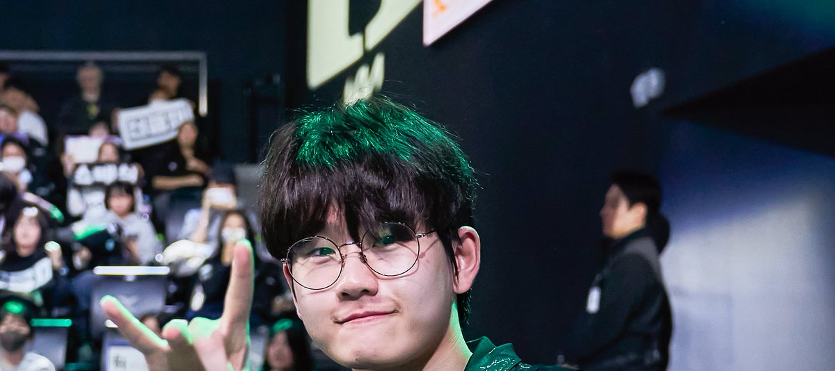 lolesports's tweet photo. Click for happy Career 👇