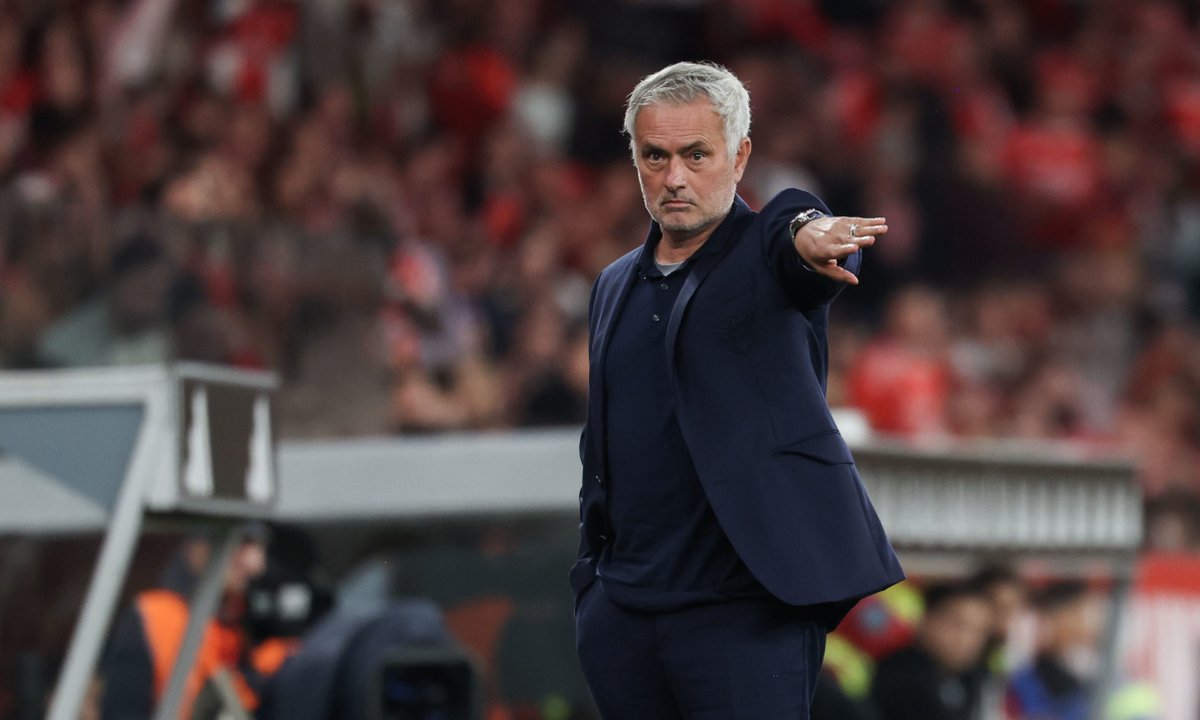 José Mourinho:  "Uma 1.ª parte que acabou com o jogo"  serbenfiquista.com/usernews/jose-…