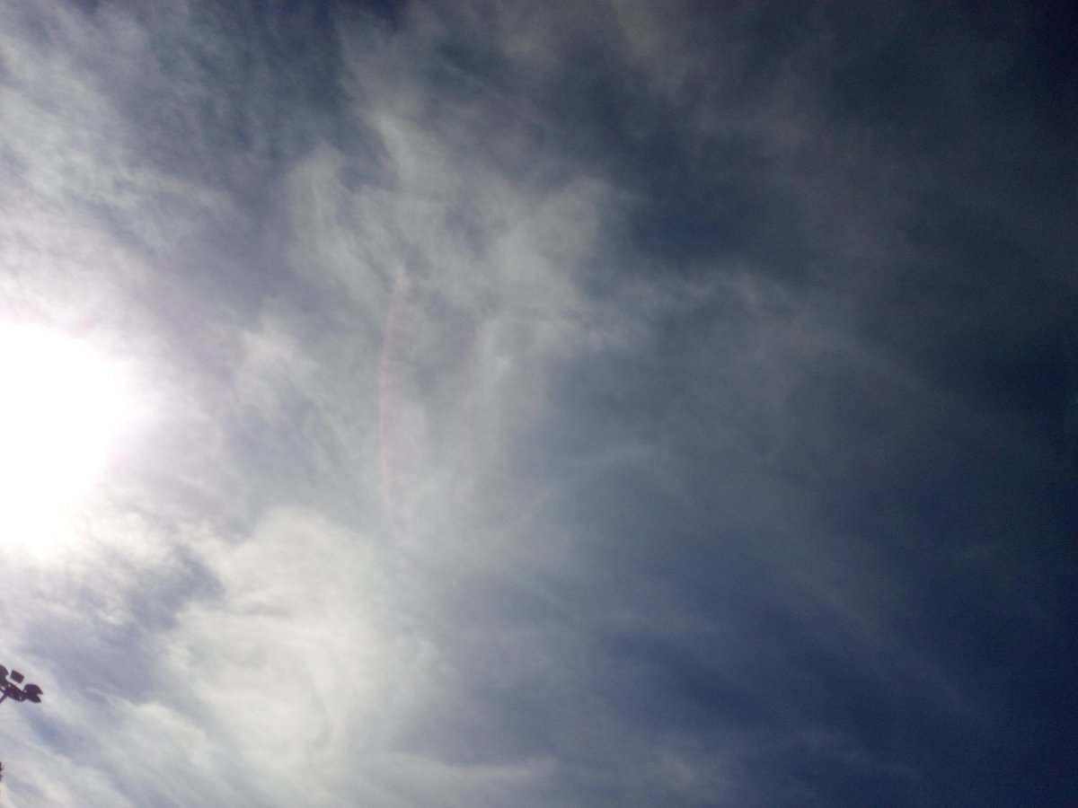 A sinistra una normale nuvola.
A destra letame spruzzato.

A questi livelli si deve arrivare per cercare di svegliare la massa non pensante.

#chemtrails #sciechimiche #geoingegneria