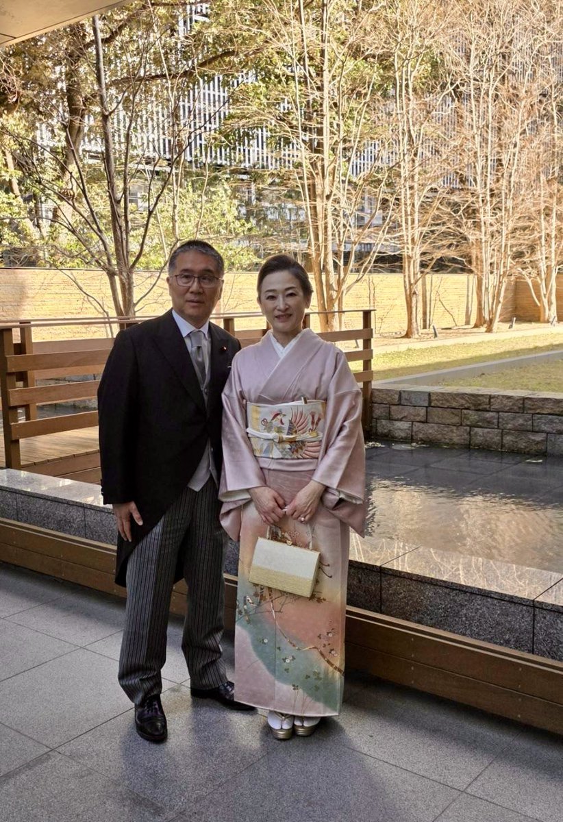 本日は光栄にも、天皇誕生日の祝宴の儀へお招き頂き、謹んで参内いたし